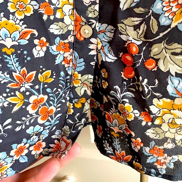 LOFT PLUS Floral Button Back Blouse with Split Overlapping Flutter Sleeves - Picture 8 of 13